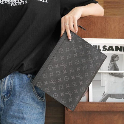 L V Pochette Voyage M61692