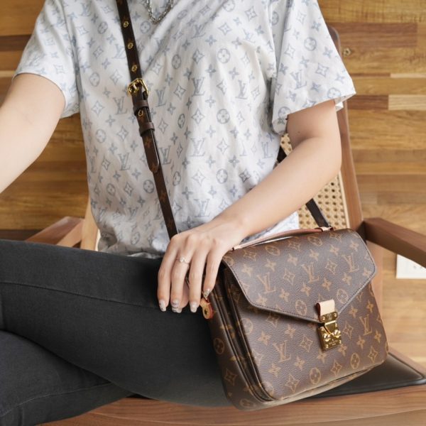 L V Pochette Metis handbag M44875