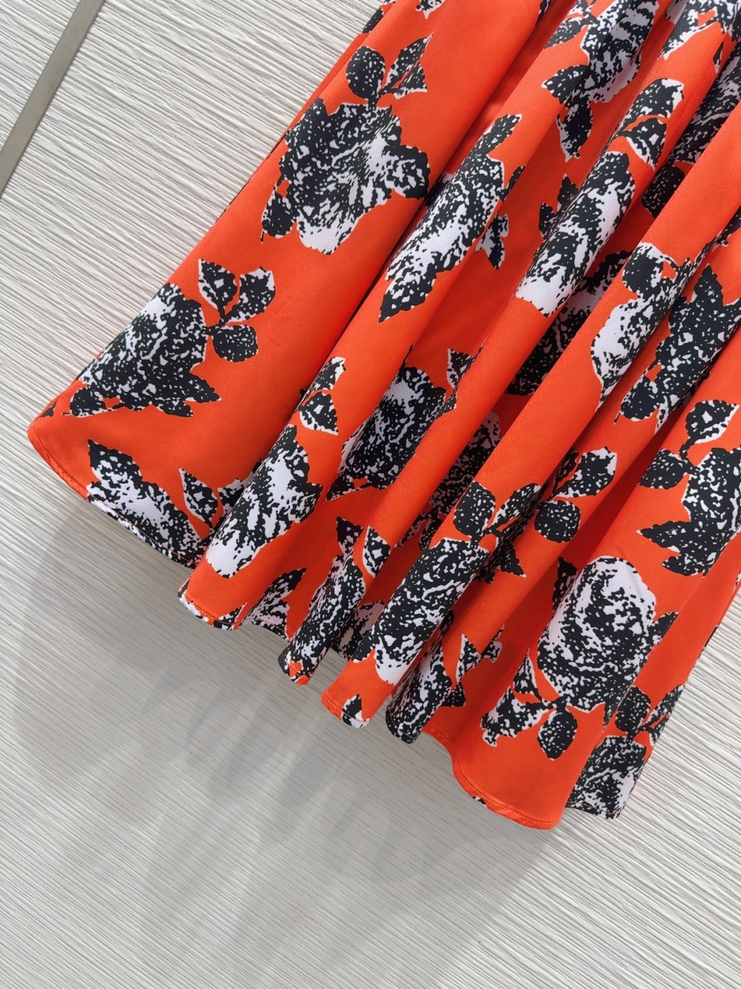 LV 25 Mysterious Charm Skirt Red Poliester
