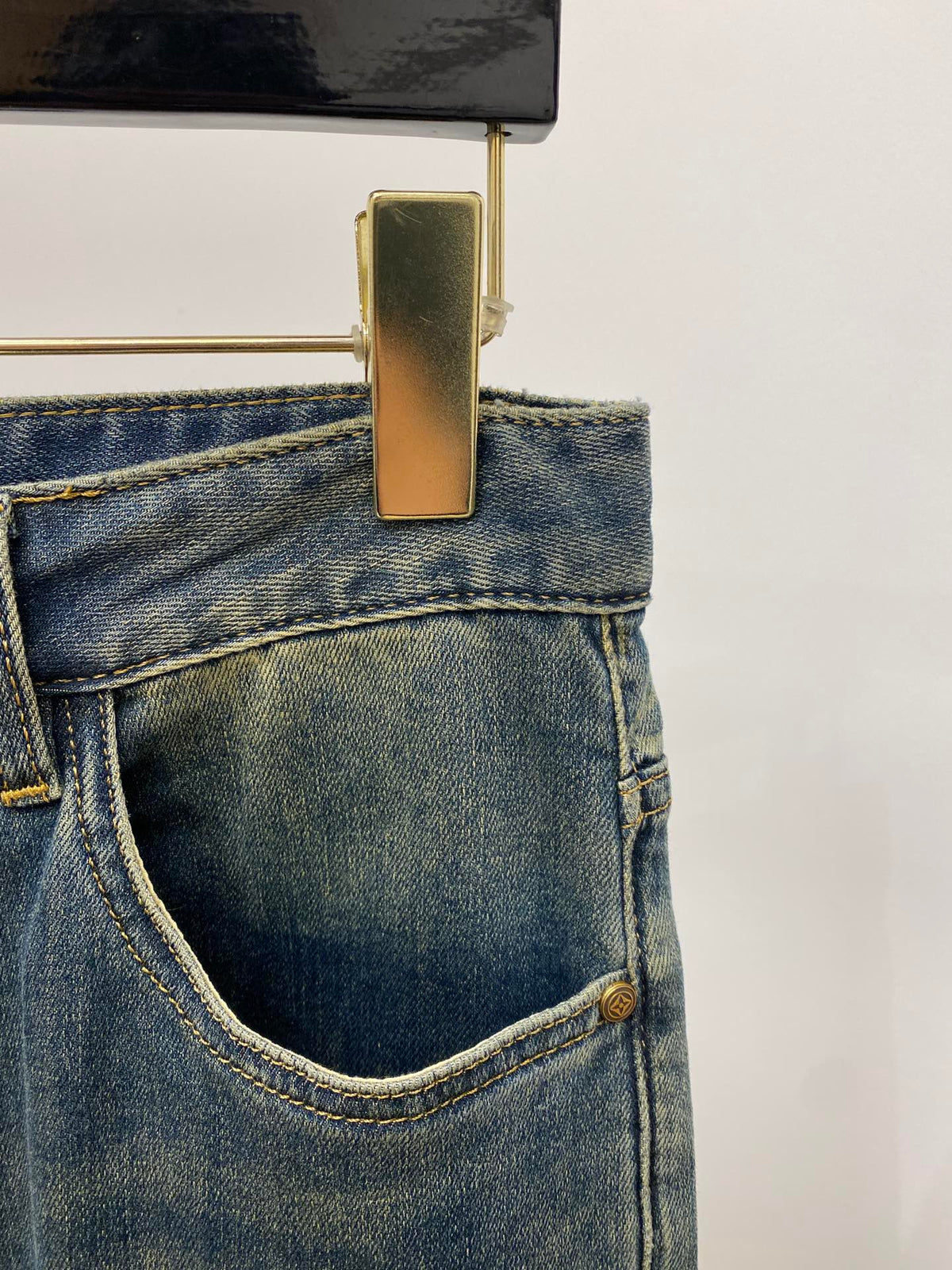 LV STRAIGHT LEG JEANS 239598