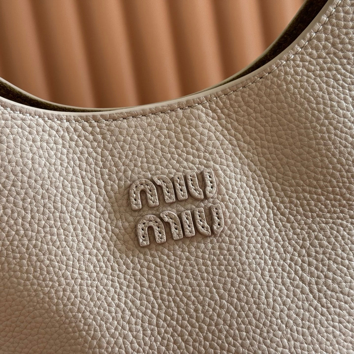Miu Leather Bucket Bag 16cm Powder Pink Grain Cowhide