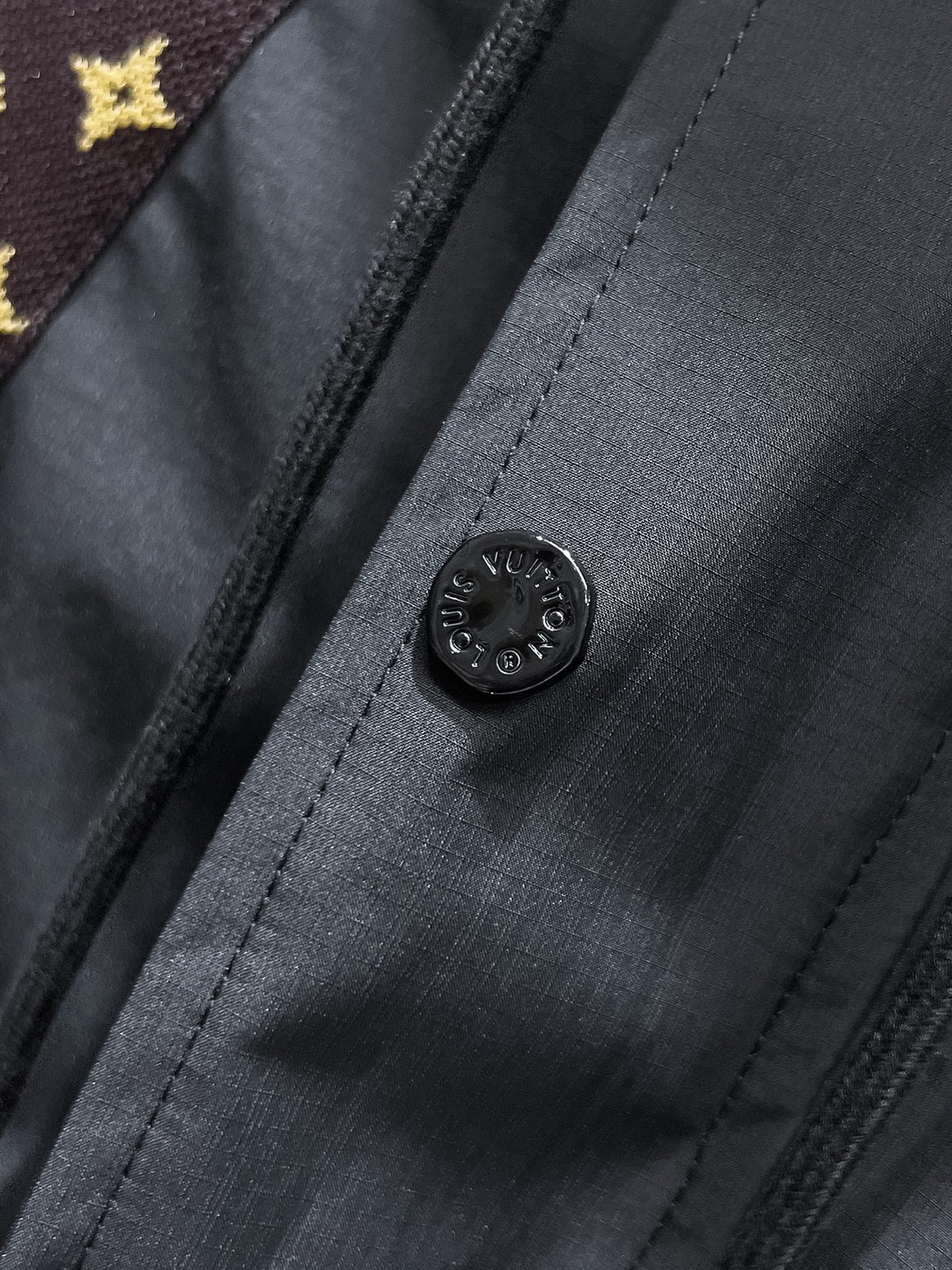 LV BLACK JACKET 239573