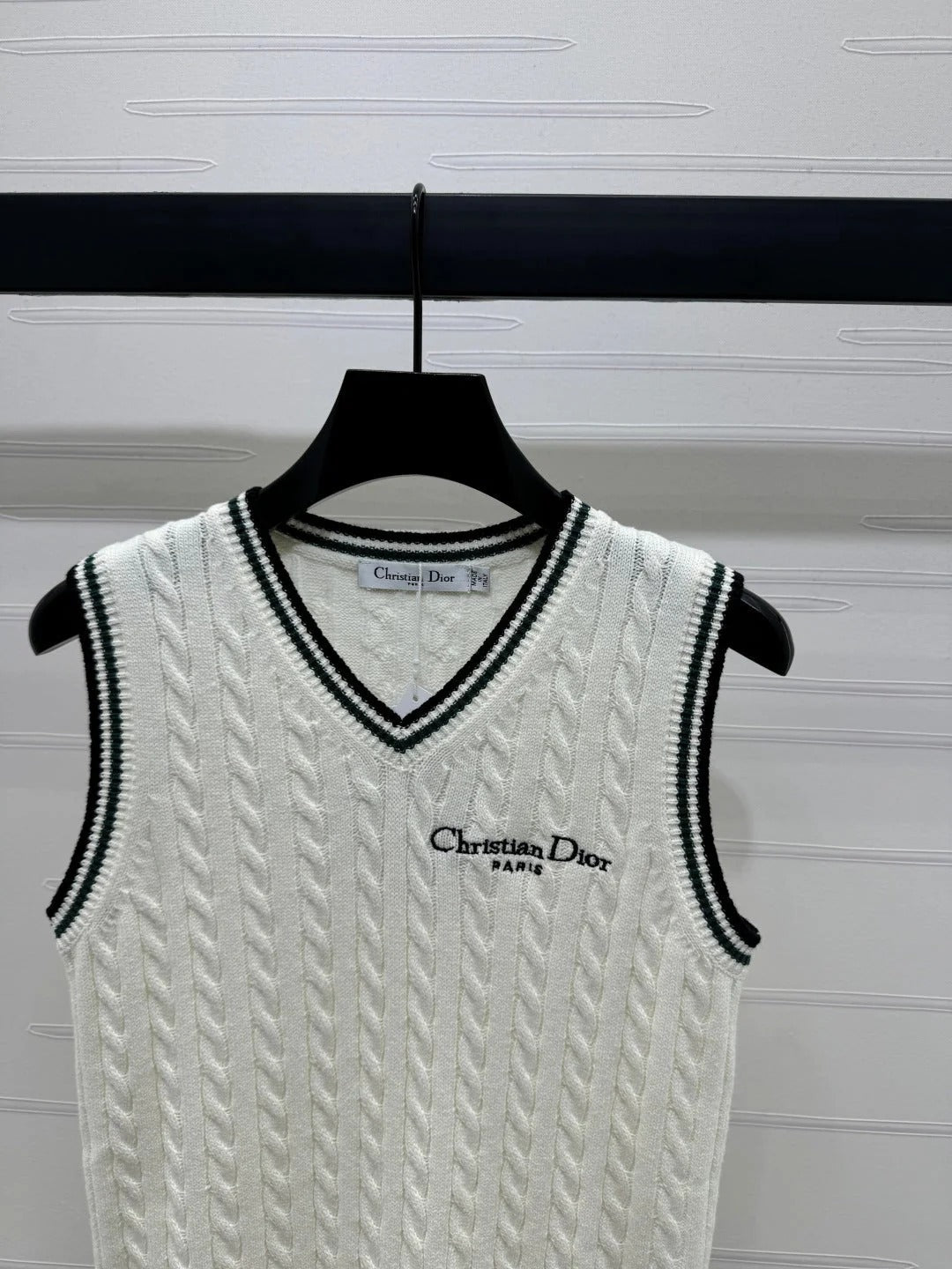 DIOR KNITTED V-NECK SLEEVELESS VEST WHITE 274923